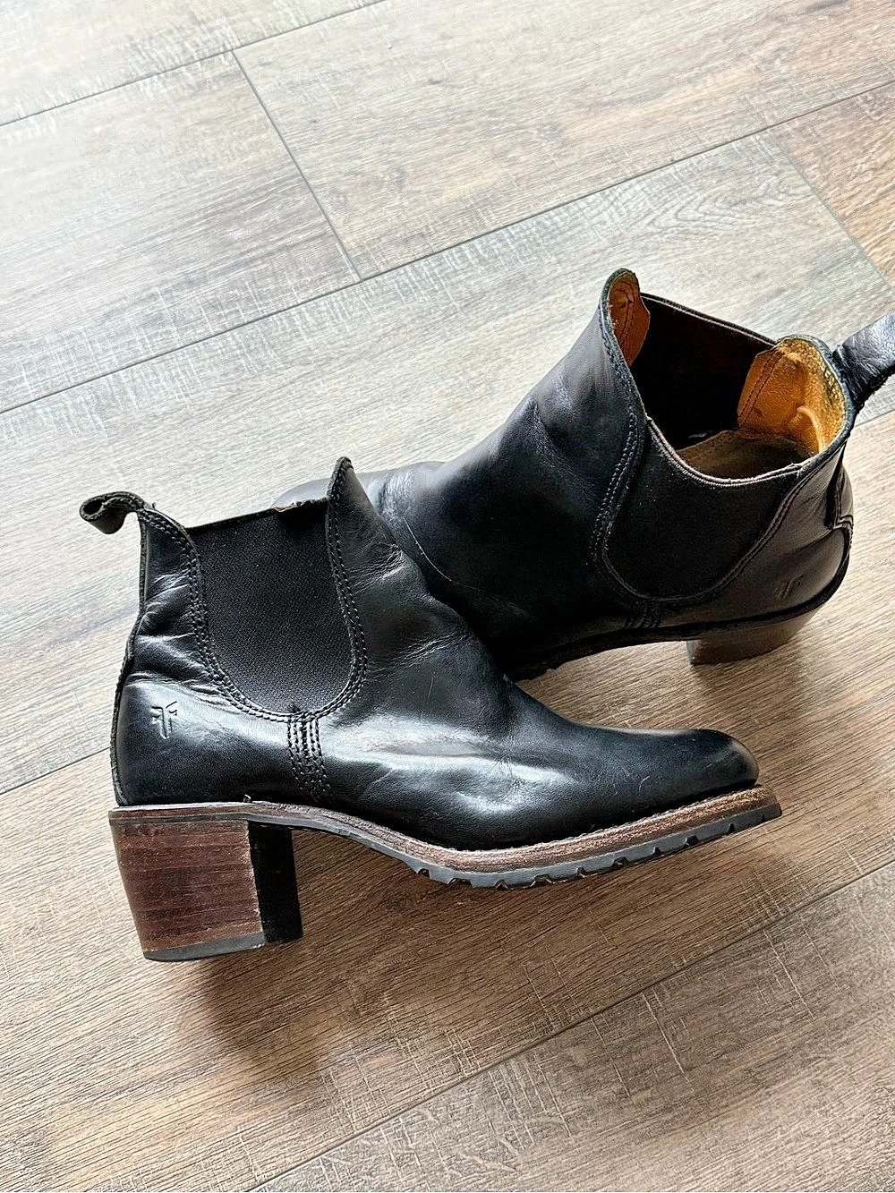 Vintage Frye Sabrina Chelsea Boot Black Leather Ankle Boots